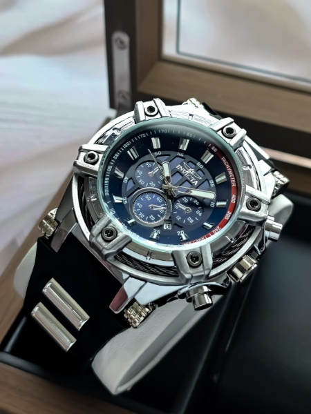 Imagen de RELOJ PARA HOMBRE INVICTA - NEGRO CON DETALLES PLATEADO